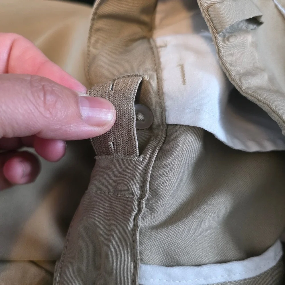 Nike Golf Dri-FIT Shorts Boy's Large Khaki Tan Flat Front Performance Activewear